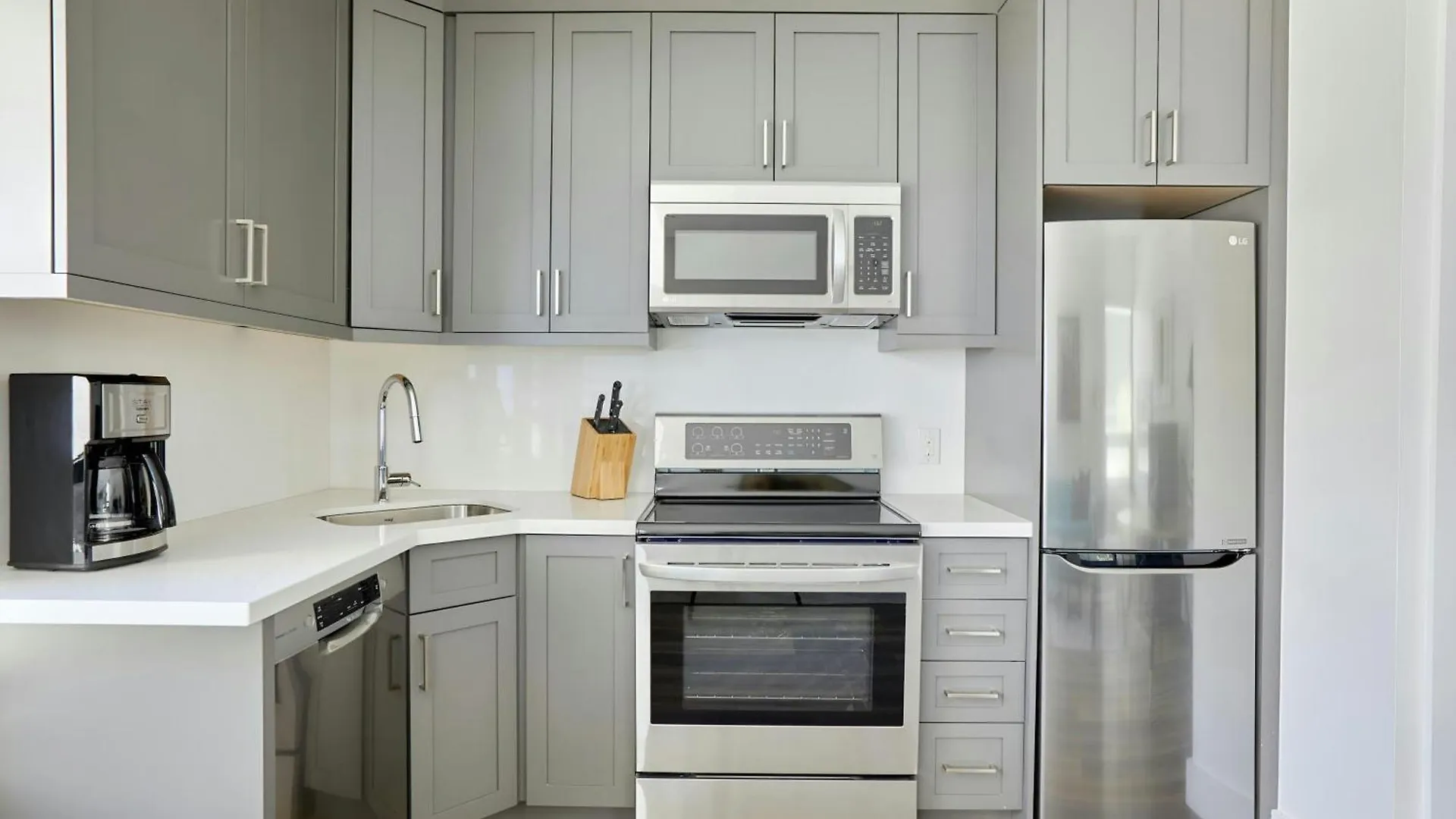 Hotel Sonder By Marriott Bonvoy The Elm Apartments Downtown Toronto