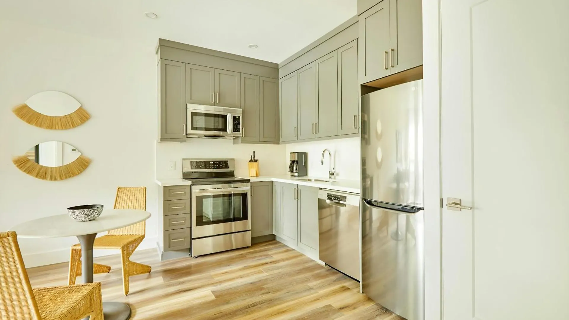 Hotel Sonder By Marriott Bonvoy The Elm Apartments Downtown Toronto